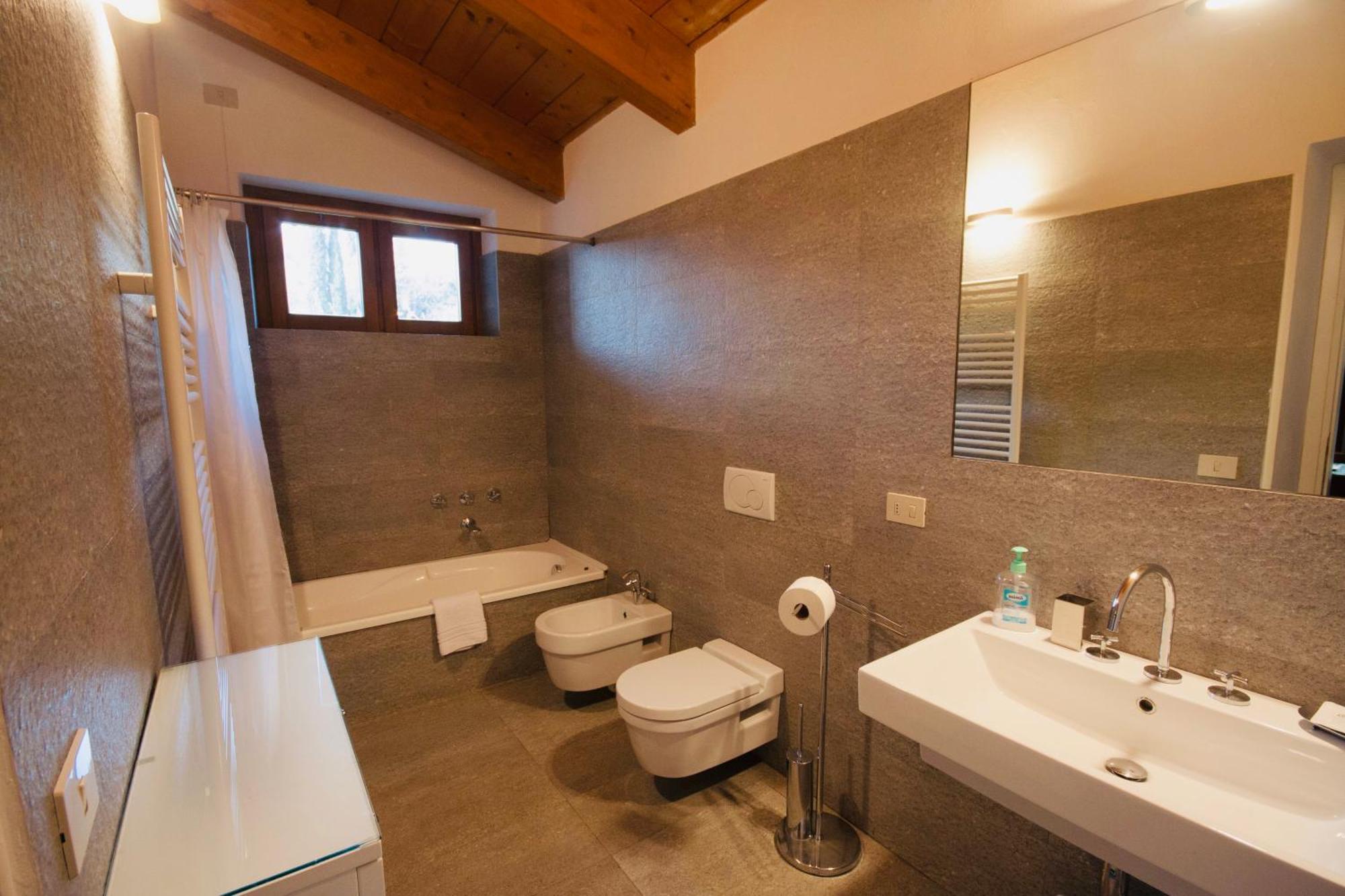 Agriturismo Castello Di Vezio Varenna Eksteriør billede