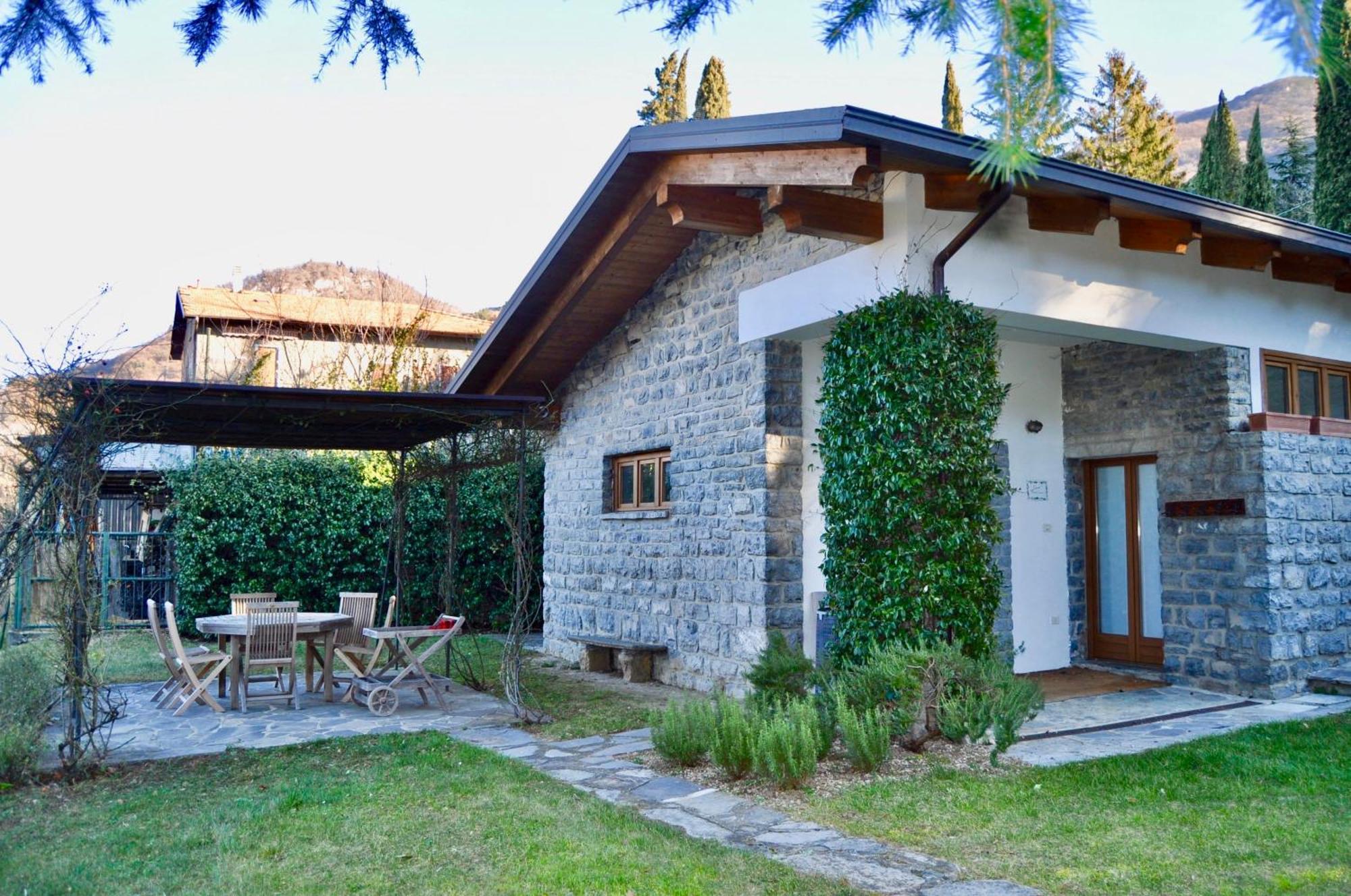 Agriturismo Castello Di Vezio Varenna Eksteriør billede